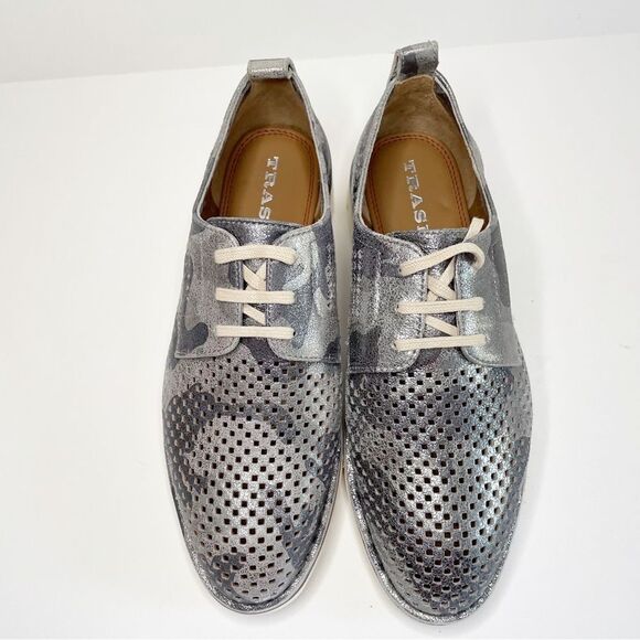 Trask Lena Camouflage Metallic Perforated Sneakers 7 new with box silver fun - Picture 2 of 10